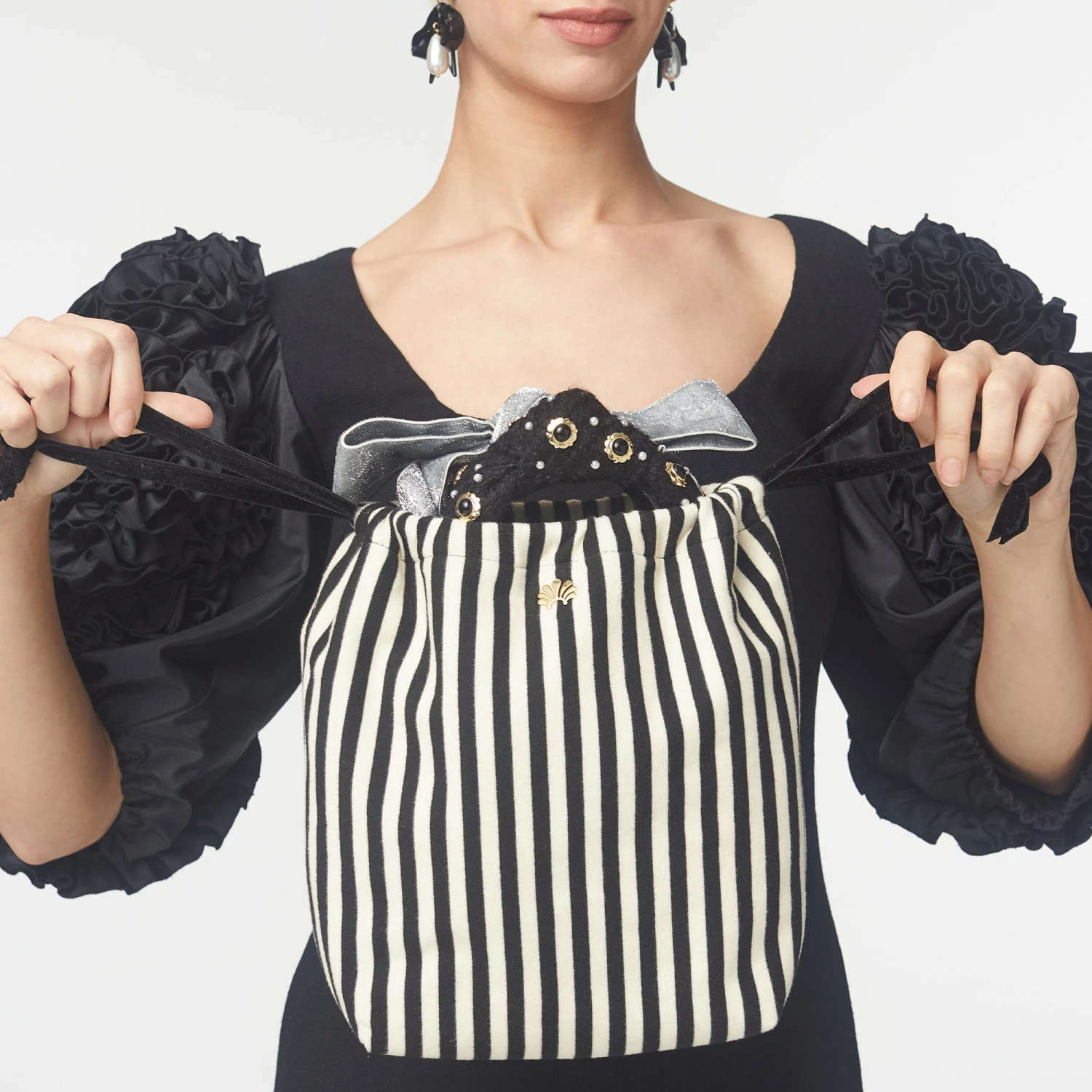 JET IVORY DRAWSTRING HEADBAND STORAGE POUCH 2 JET IVORY DRAWSTRING HEADBAND STORAGE POUCH - Image 2