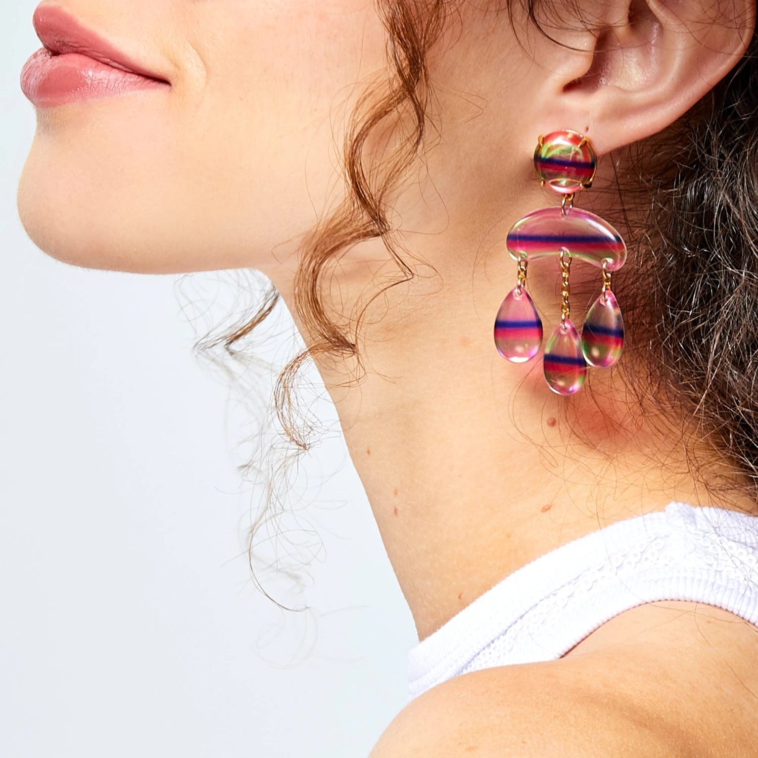 HOLOGRAPHIC RAINBOW RAINDROP FRINGE EARRINGS 2 HOLOGRAPHIC RAINBOW RAINDROP FRINGE EARRINGS - Image 2