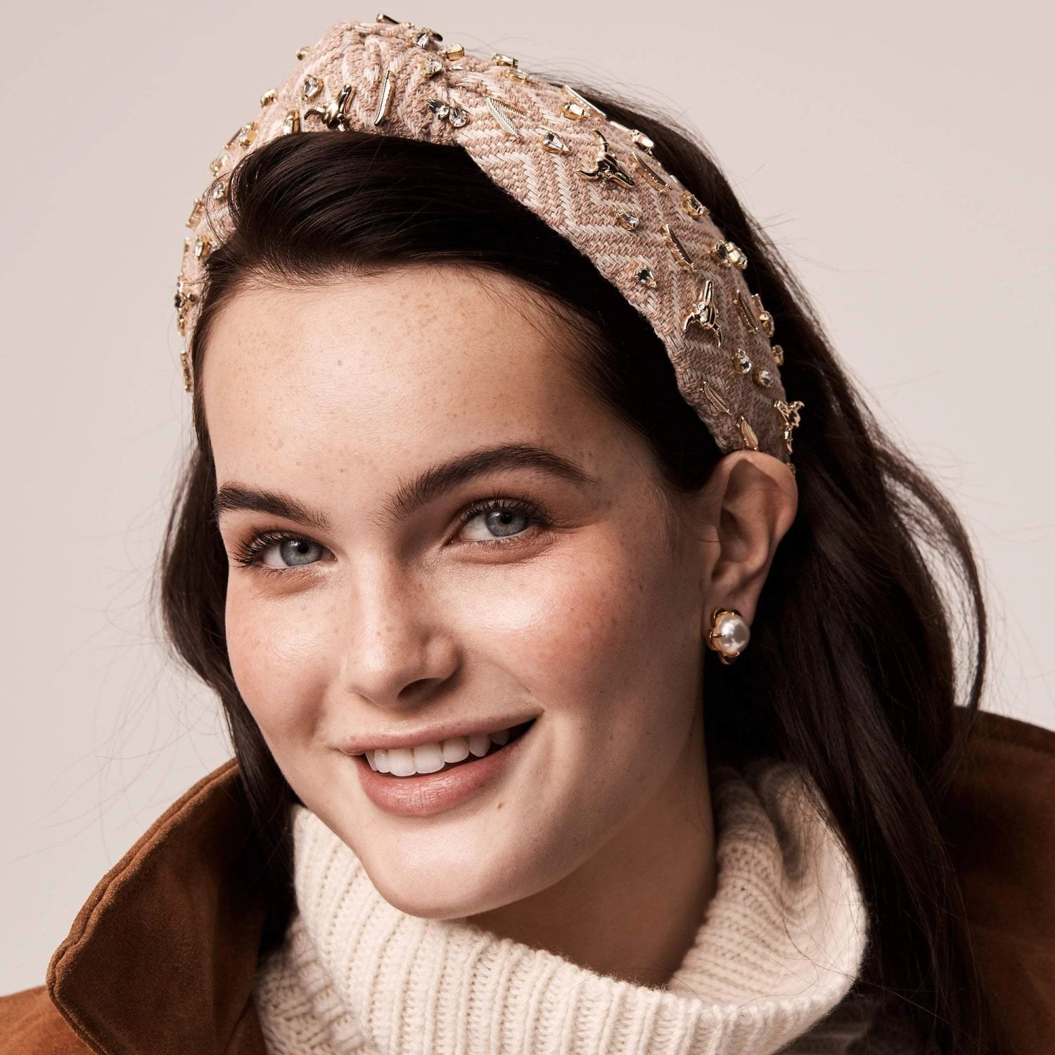 TAN DIAMOND SOUTHWESTERN EMBELLISHED KNOTTED HEADBAND 2 TAN DIAMOND SOUTHWESTERN EMBELLISHED KNOTTED HEADBAND - Image 2