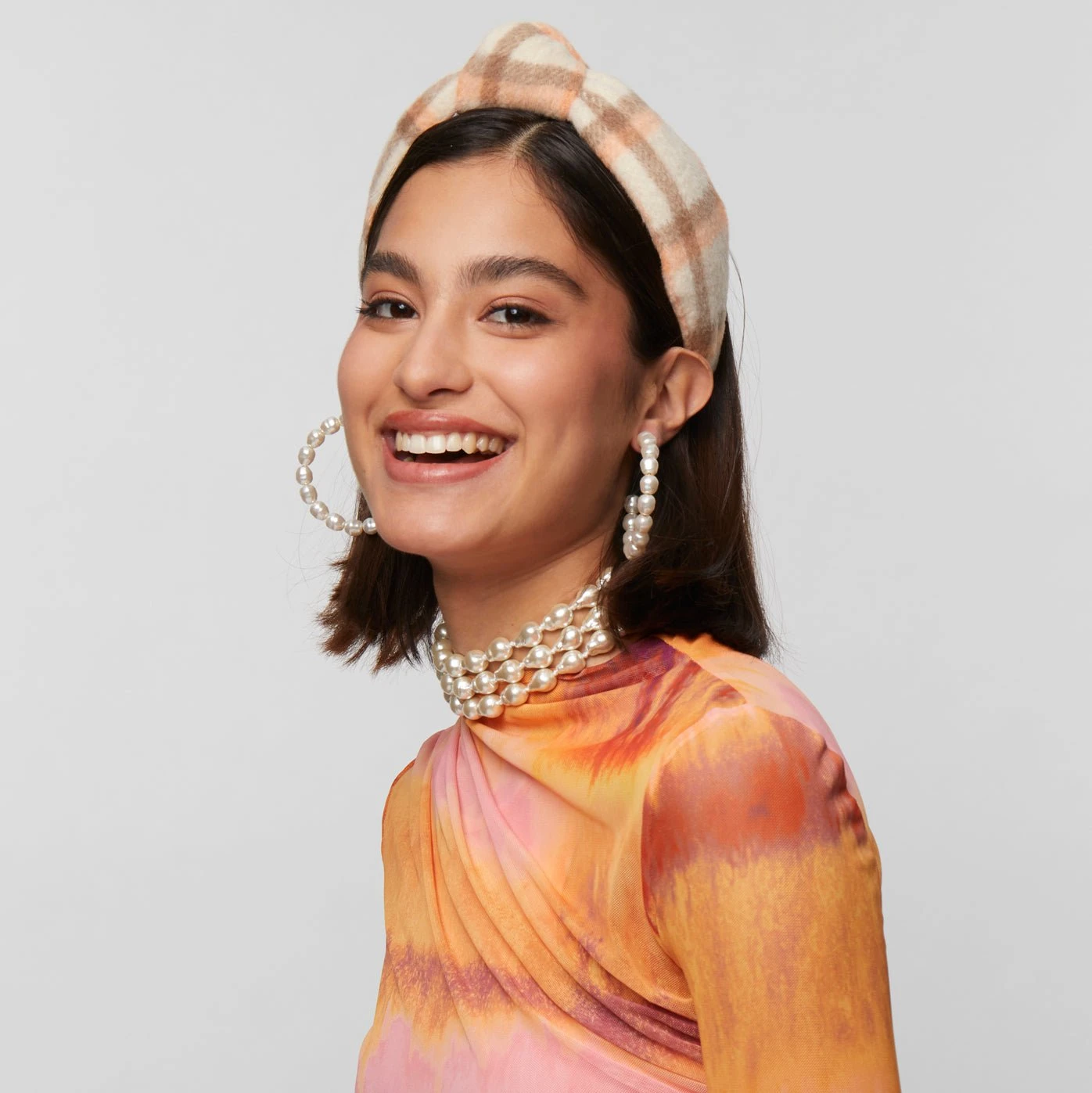 PEARL DIANA TRIPLE ROW CHOKER NECKLACE 2 PEARL DIANA TRIPLE ROW CHOKER NECKLACE - Image 2