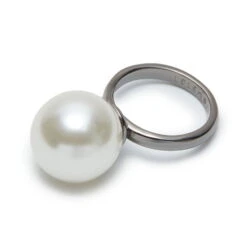 LELE X SJP PEARL RING 7 LELE X SJP PEARL RING -Lele Sadoughi Shop lele sadoughi rings one size lele x sjp pearl ring 36077116620962